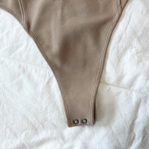 Abercrombie & Fitch Crepe Plunge V-Neck Bodysuit Taupe Tan Sleeveless Size XL - Picture 7 of 9